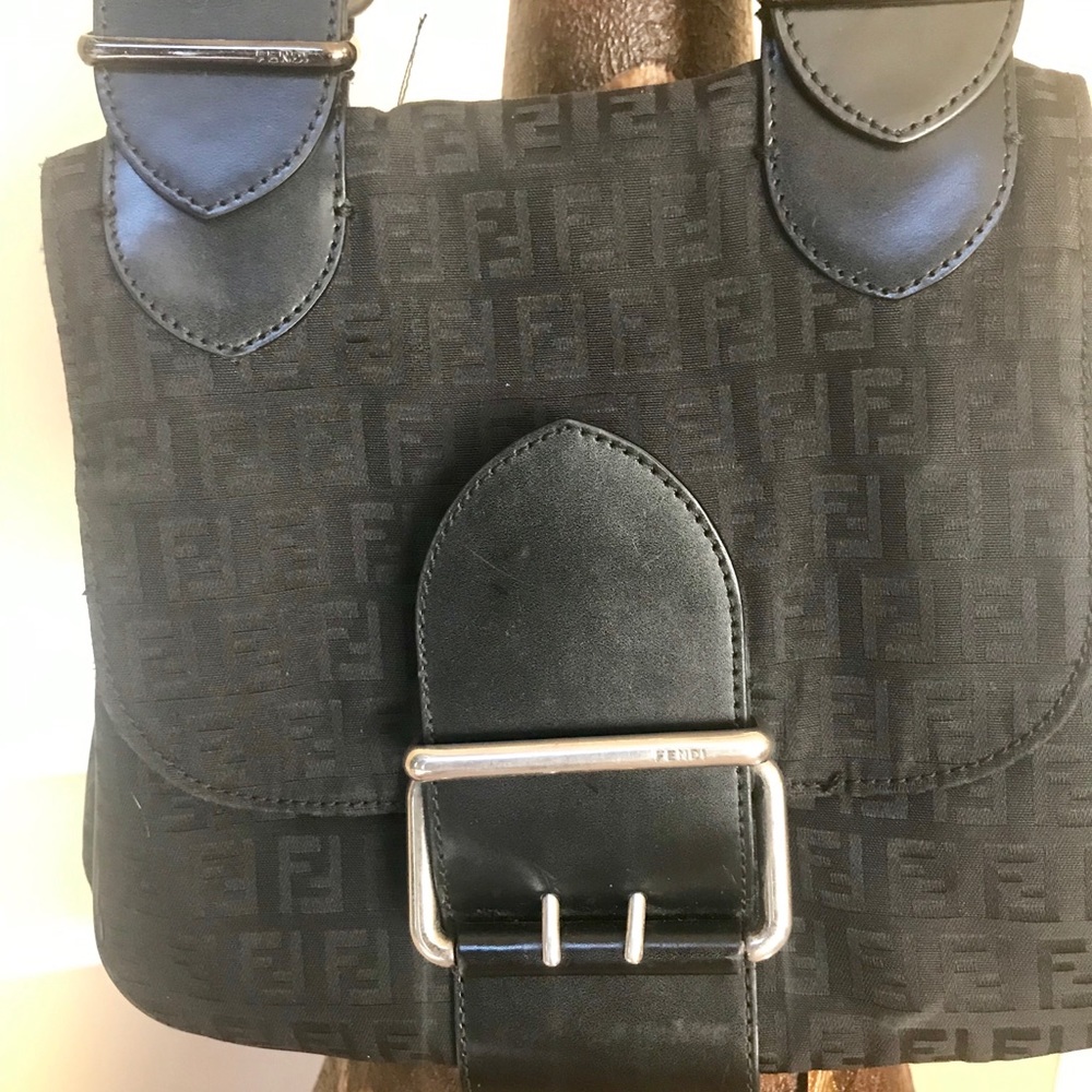 100% authentic. Fendi, made in Italy. Crossbody